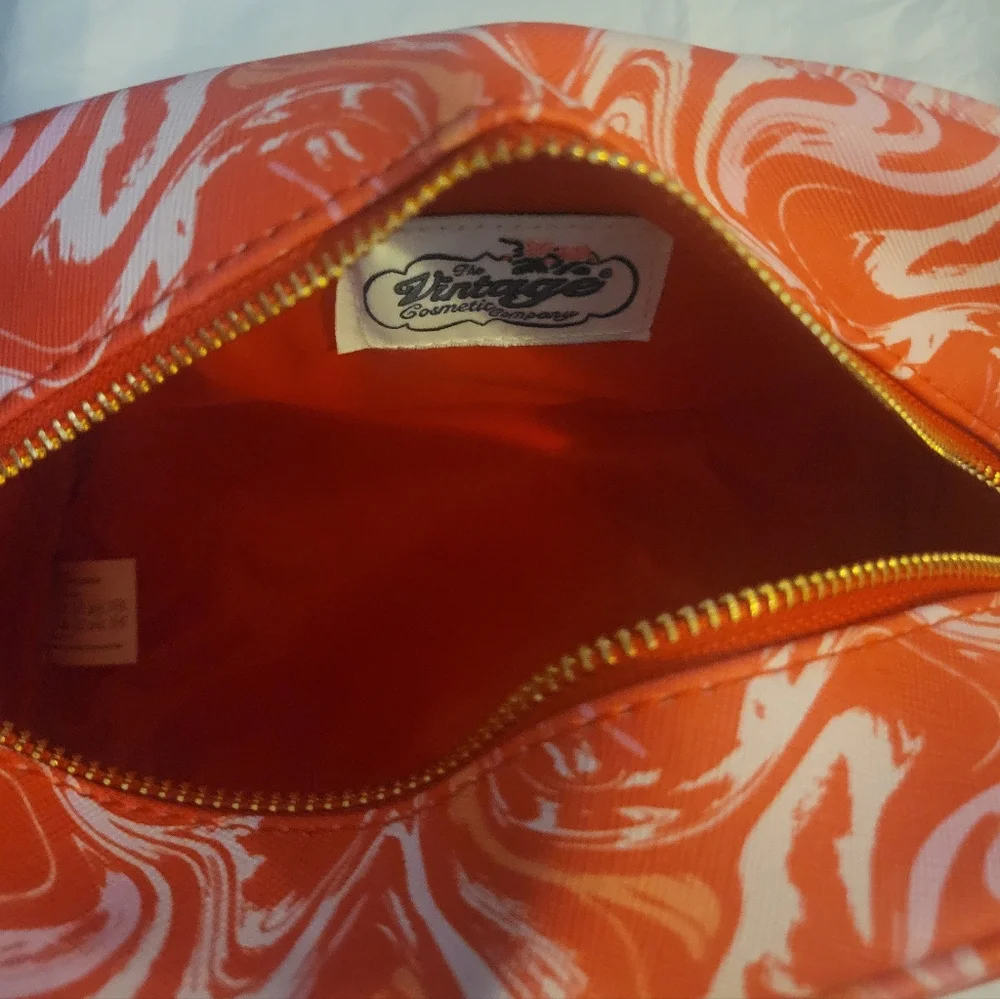 Cosmetic Pouch The Vintage‎ Cosmetic Company Orange Swirl Faux Leather, NWT